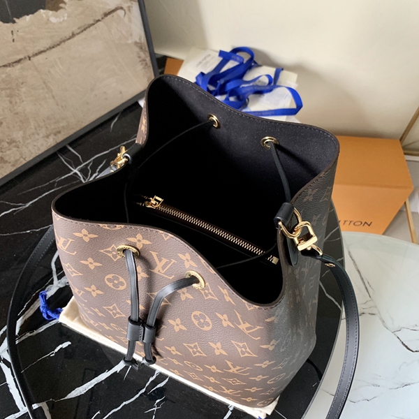 ルイヴィトンバッグ着用イメージ